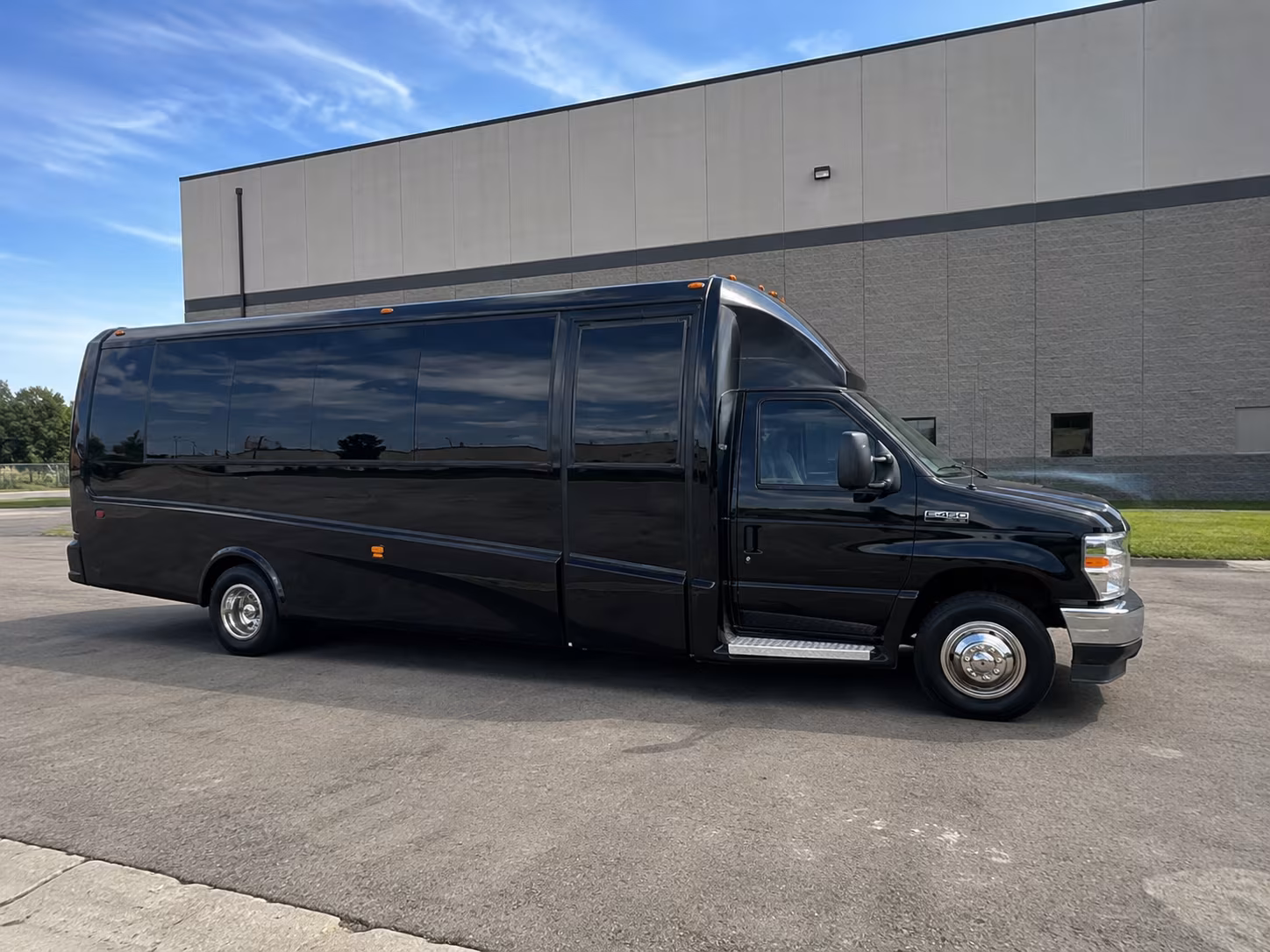 employee shuttle buses for kennewick businesses and industrial sites