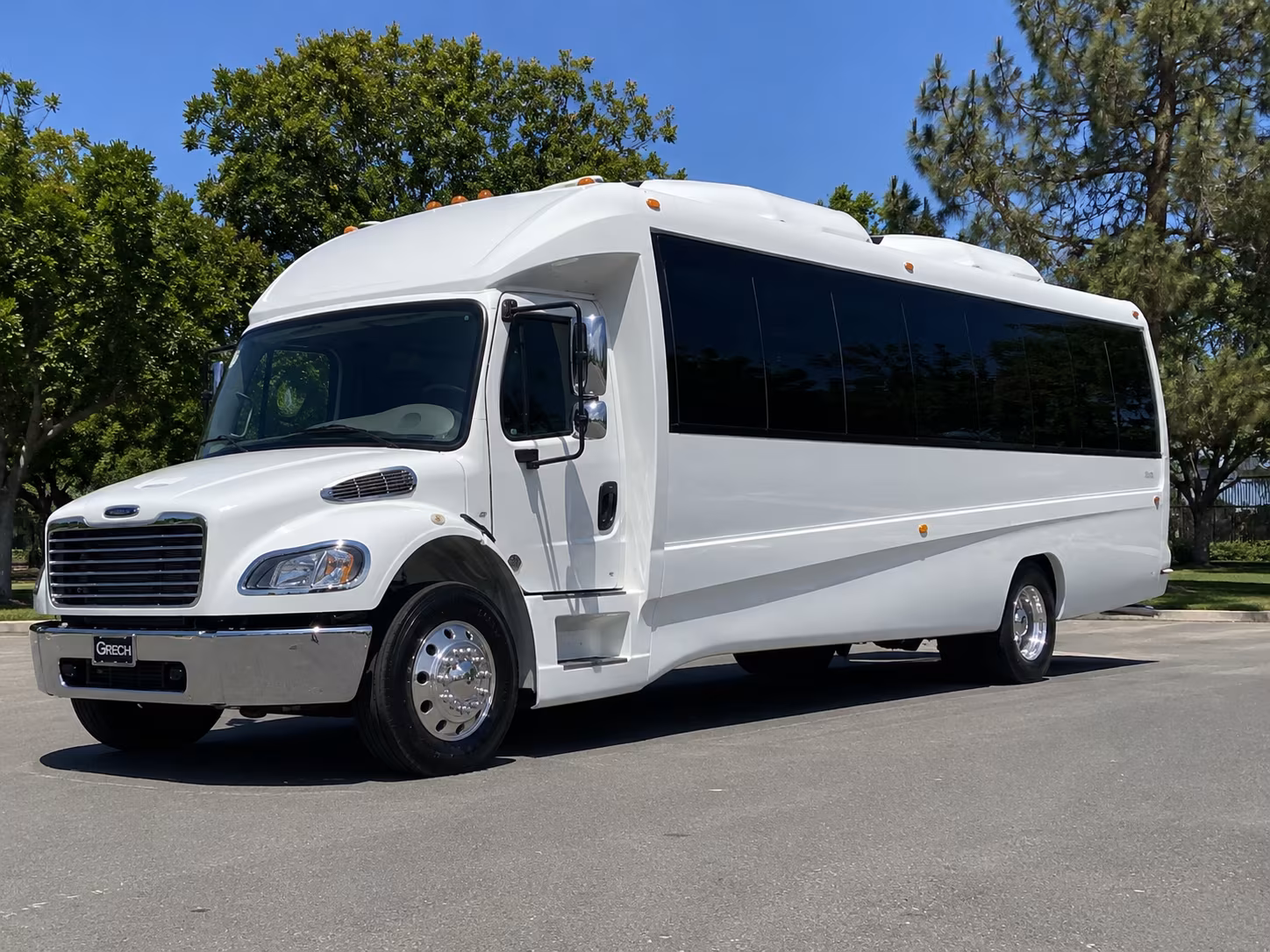 rent a party bus for red mountain ava wine tours near kennewick